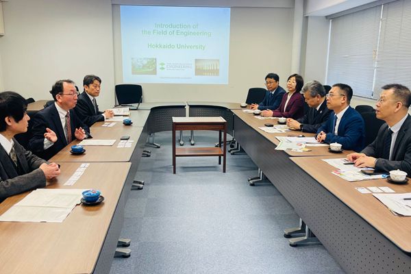 副校长付跃刚与日本北海道大学工学院座谈_副本.jpg